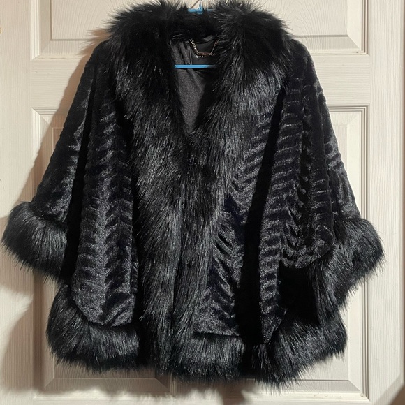 Ya Ya & Co. faux fur coat cape - Picture 2 of 9